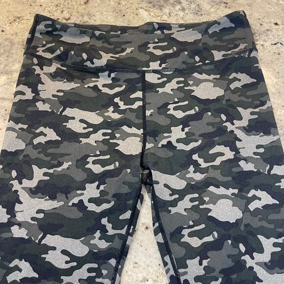 Fabletics Camo Leggings Large - Picture 2 of 4